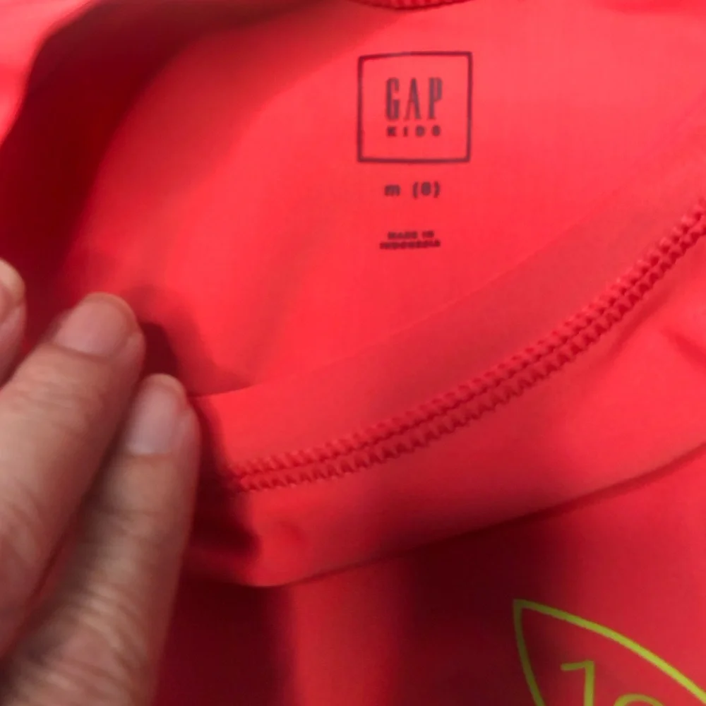 GAP Coral Rashguard UPF 40 NWT Boys M